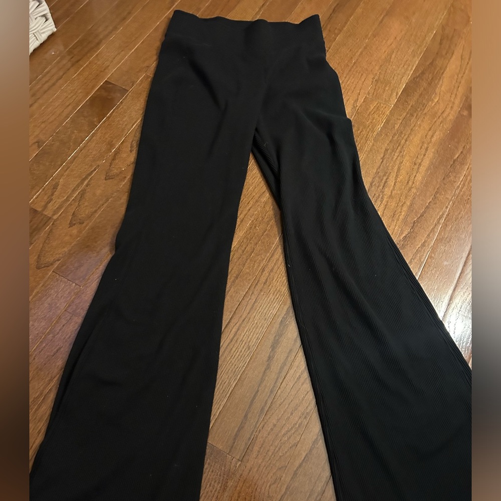 Gilly Hicks Ribbed Flare leggings